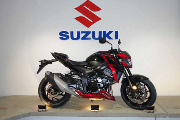 magasin-suzuki-027BF0934B-C6C4-10A5-F5DB-5BBCF6D4DC9B.jpg