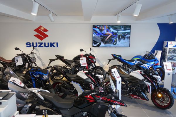 magasin-suzuki-0403557B6B-9B7E-4177-F5E4-185DBB6B51F5.jpg